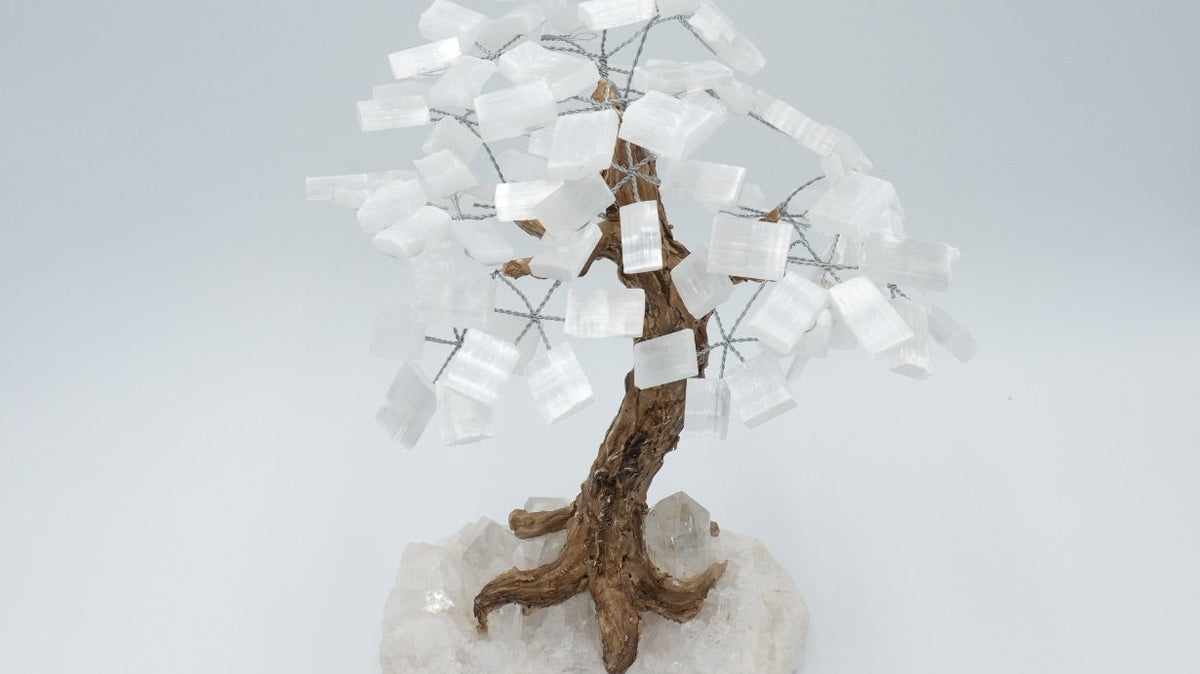 arbre artisanale en selenite et cristal de roche