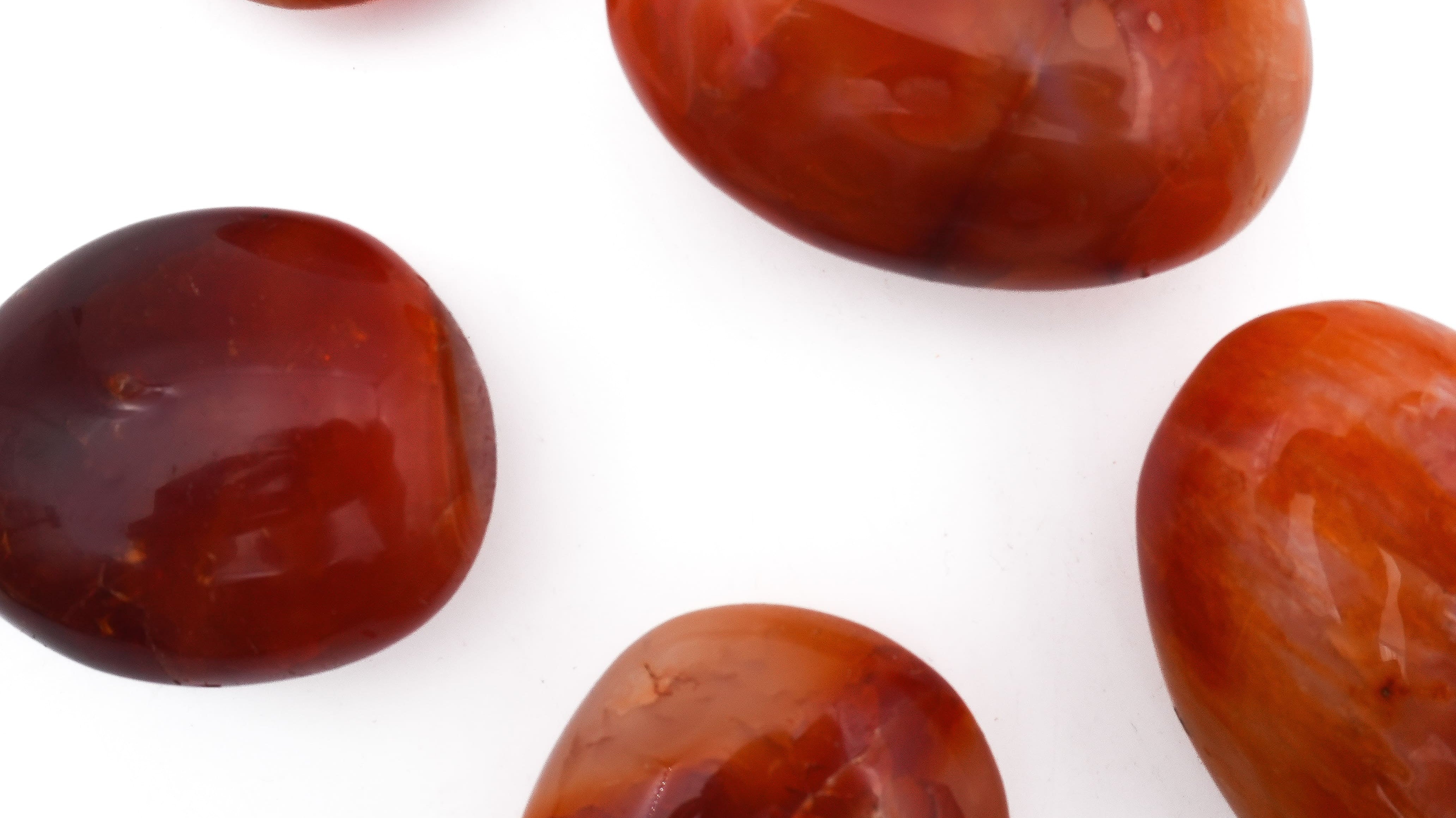 Les vertus de la Cornaline : pierre de passion, créativité, joie et apaisement