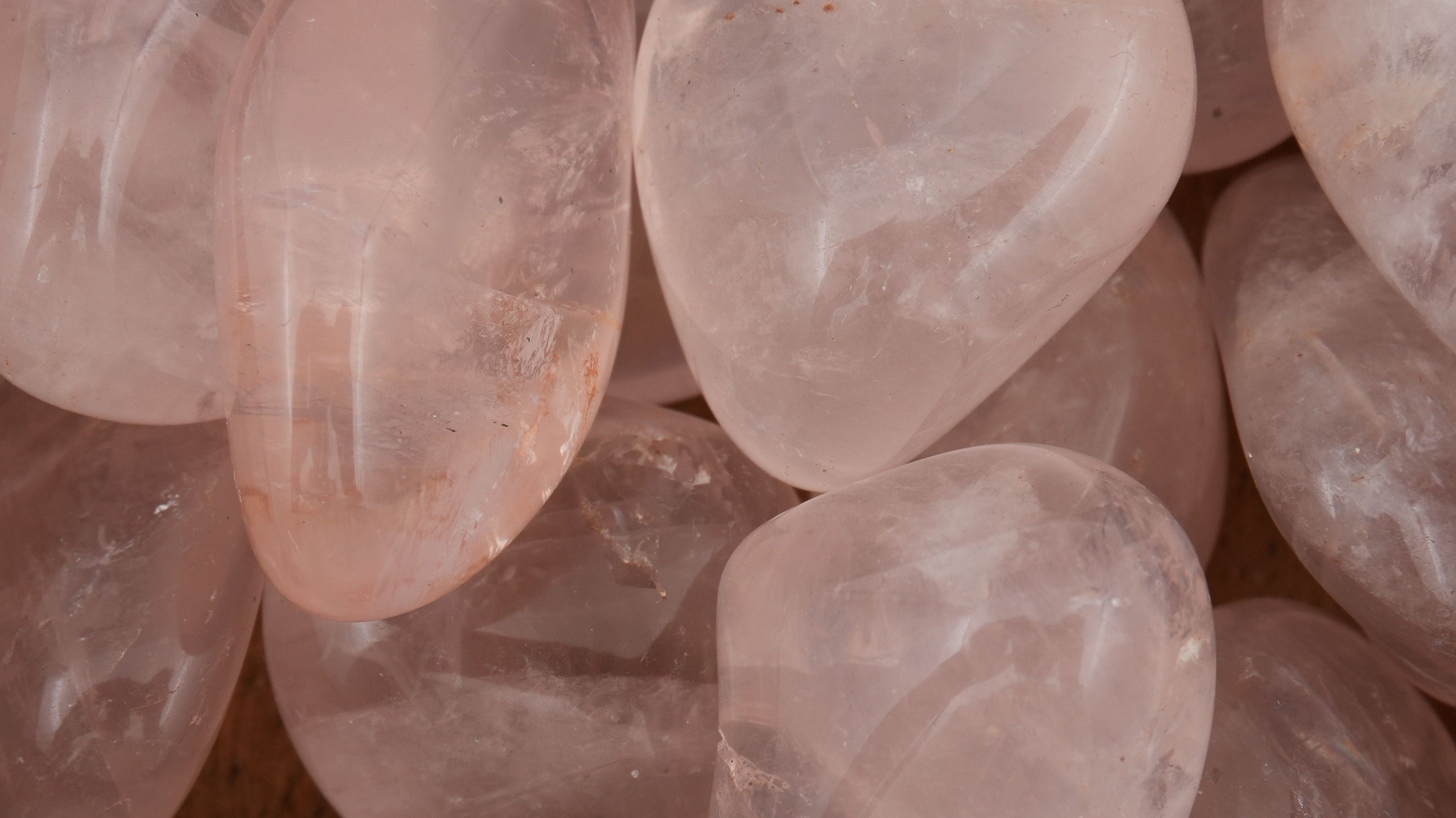 Quartz rose : Vertus, Propriétés, Chakra, Signe Astrologique et comment l'utiliser dans la lithothérapie