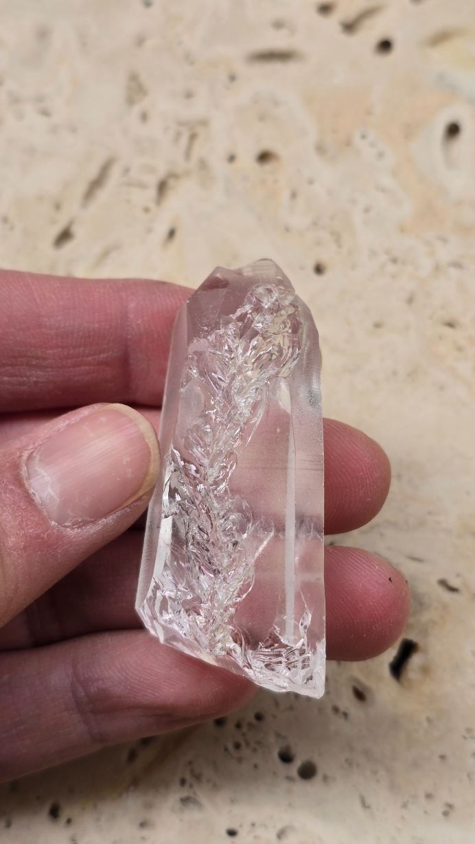 cristal de roche touche par la foudre naturel