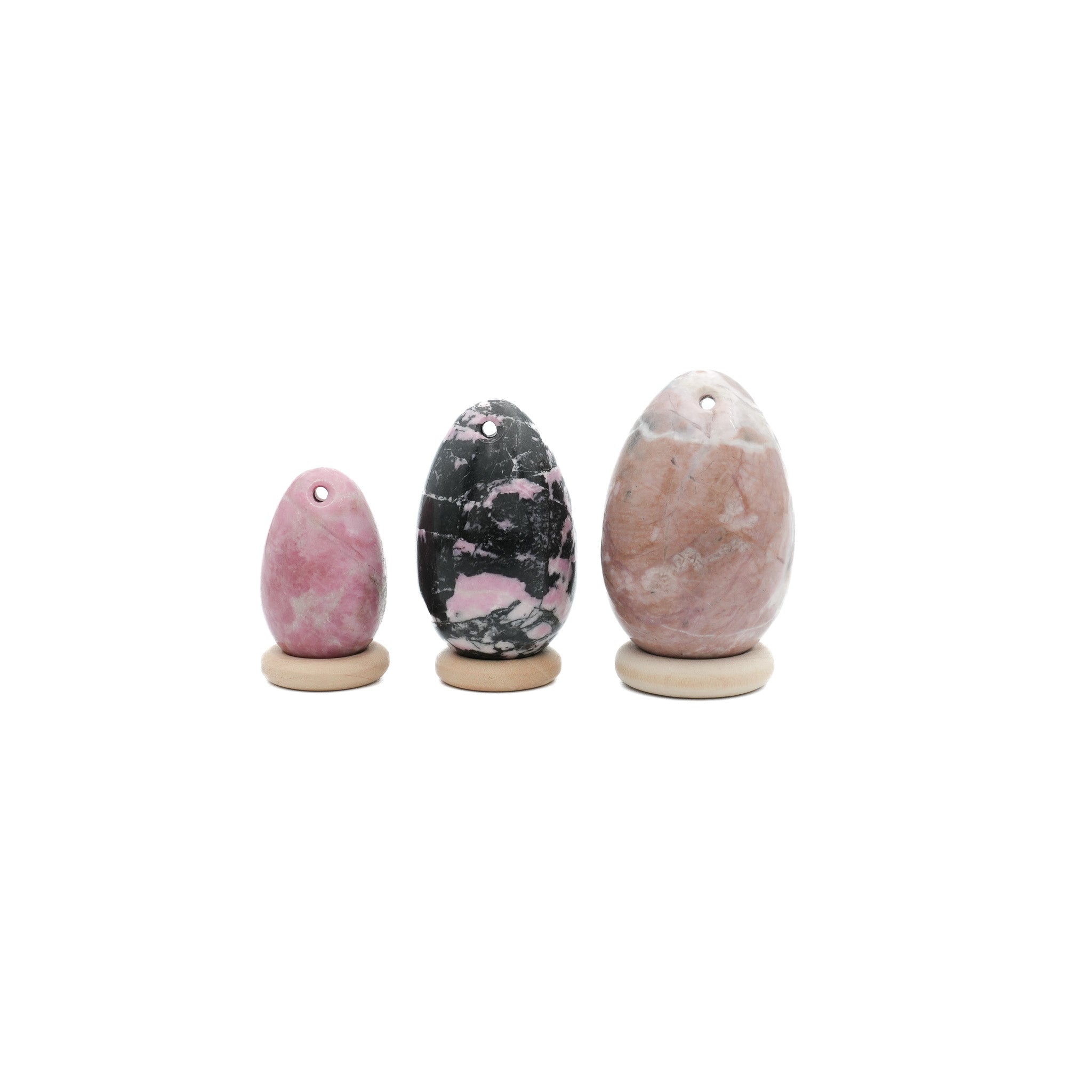 kit avec trois oeufs de yoni en rhodonite cote a cote