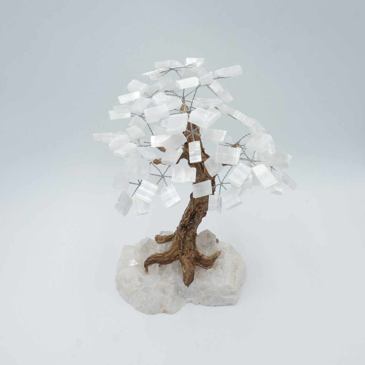 arbre artisanale en selenite et cristal de roche