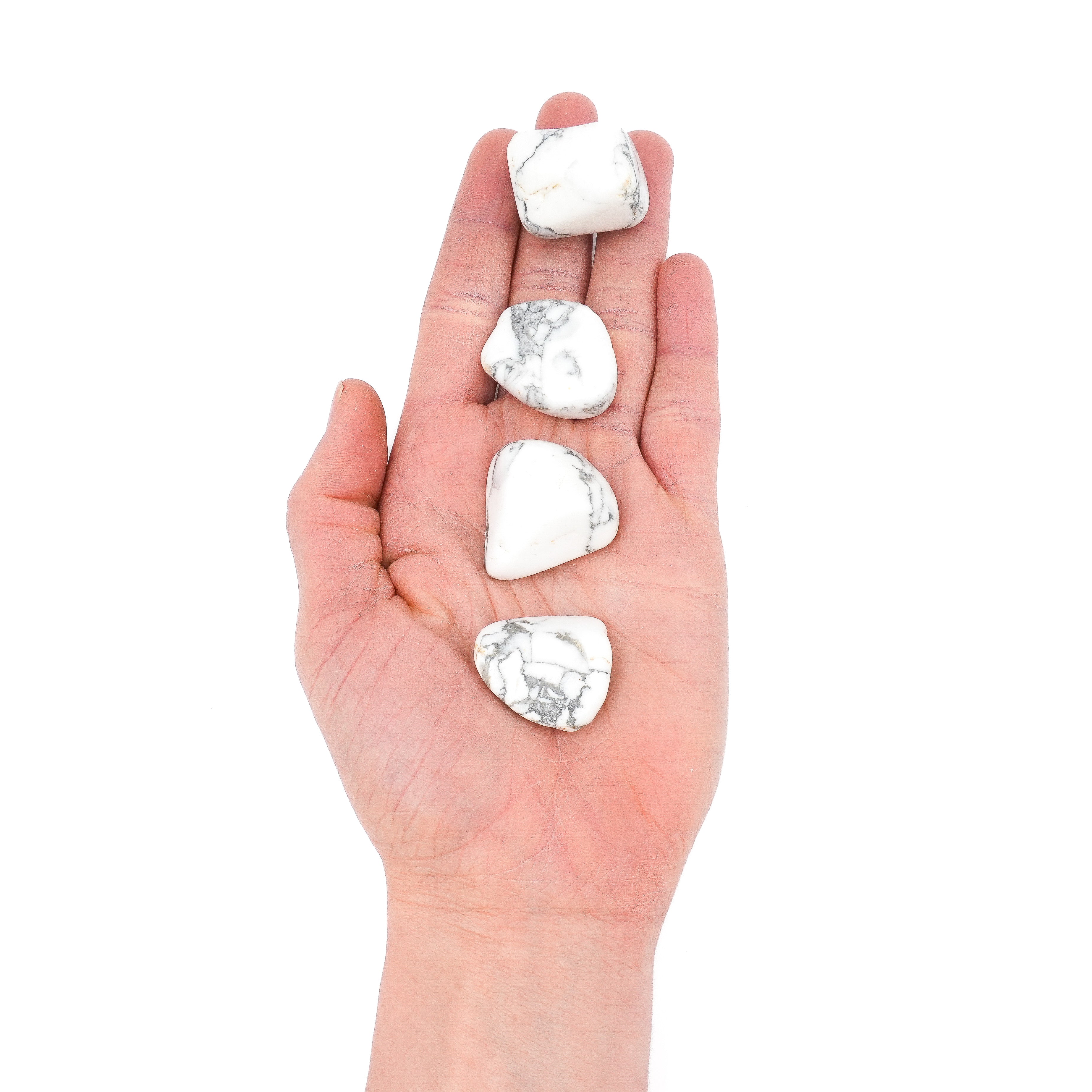 différentes tailles de pierre roulées de howlite