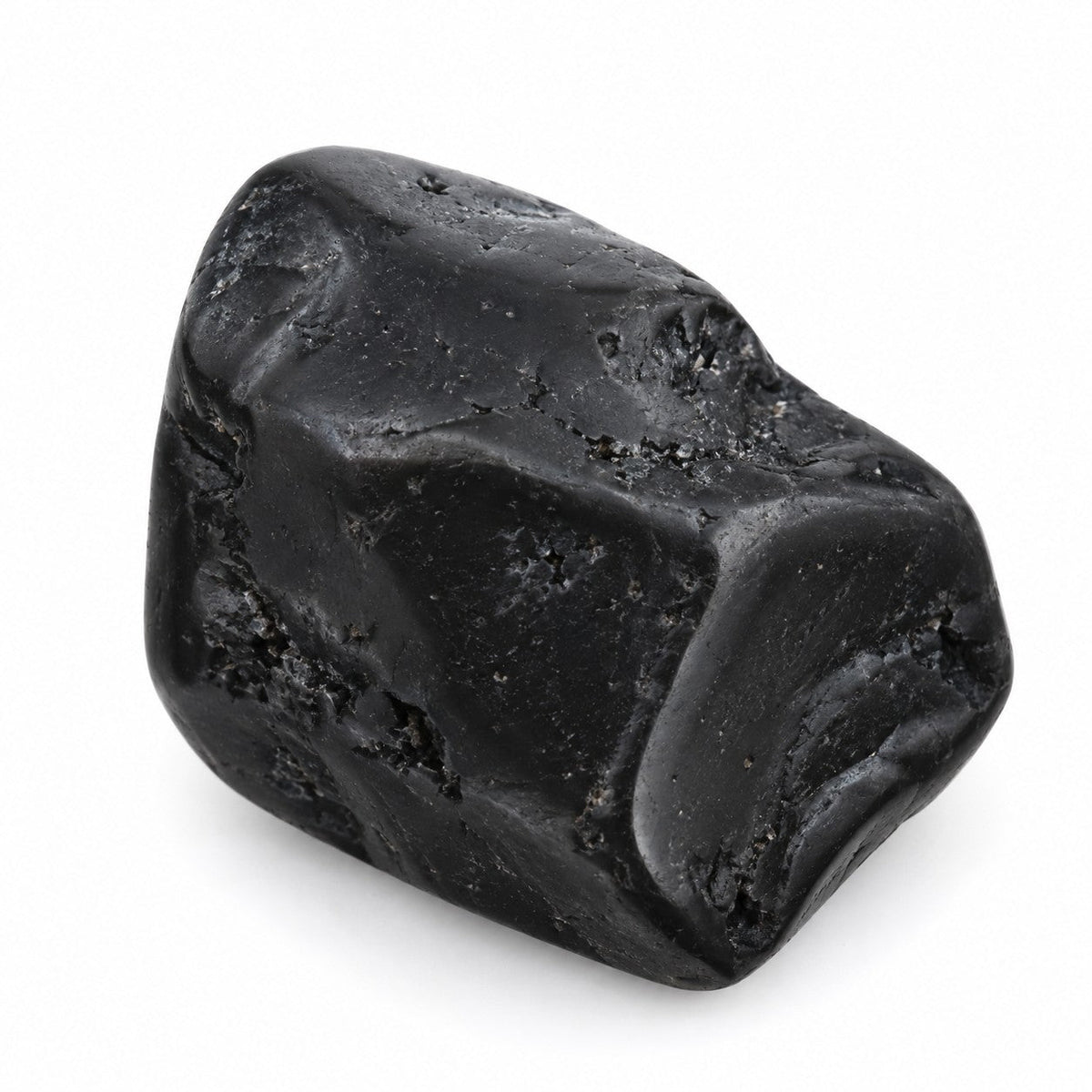 une pierre de spinelle noire intense 