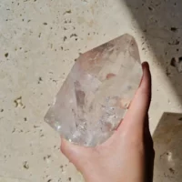 Pointe naturelle de cristal de roche du brésil de qualité AAA+