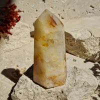 Obélisque de quartz hématoide jaune du brésil de qualité supérieur